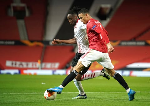 Milan sustrae agónico empate ante Manchester United en octavos de la Europa League
