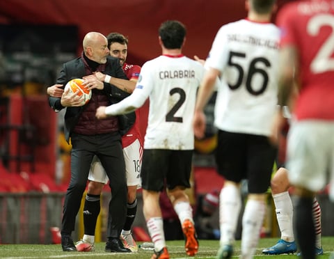 Milan sustrae agónico empate ante Manchester United en octavos de la Europa League