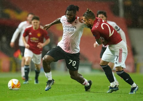 Milan sustrae agónico empate ante Manchester United en octavos de la Europa League