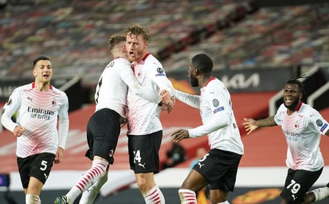 Milan sustrae agónico empate ante Manchester United en octavos de la Europa League