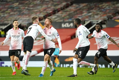 Milan sustrae agónico empate ante Manchester United en octavos de la Europa League