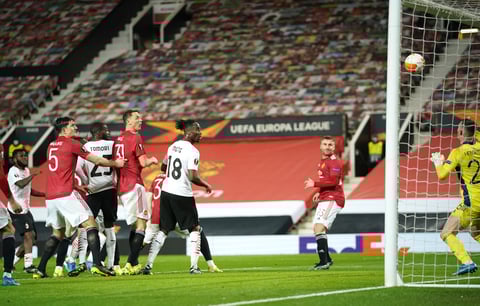 Milan sustrae agónico empate ante Manchester United en octavos de la Europa League