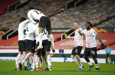 Milan sustrae agónico empate ante Manchester United en octavos de la Europa League