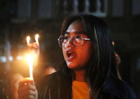 Realizan manifestaciones por la noche en Myanmar