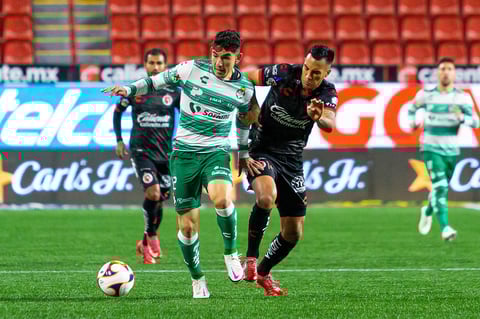 Santos vence a Xolos como visitante con gol de Félix Torres