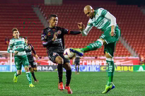 Santos vence a Xolos como visitante con gol de Félix Torres