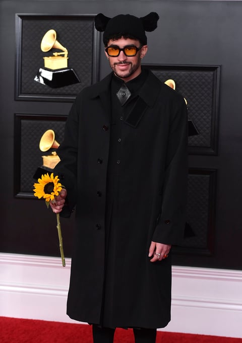 Así brillan las estrellas de la música en la alfombra roja de los Grammy 2021