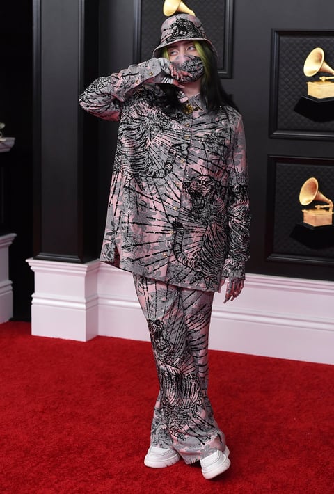 Así brillan las estrellas de la música en la alfombra roja de los Grammy 2021
