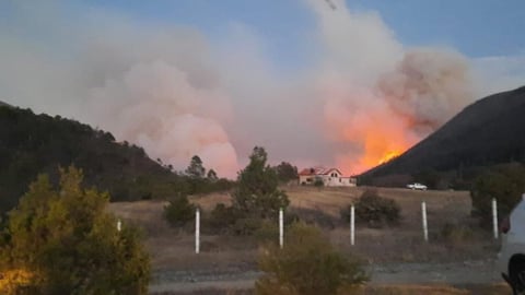'Se está estableciendo un centro de mando y una base de operaciones tanto aéreas como terrestres (...) para seguir operando en esta emergencia en la noche y la madrugada y para poderla reiniciar vía aérea a primera luz del día', indicó Perales.