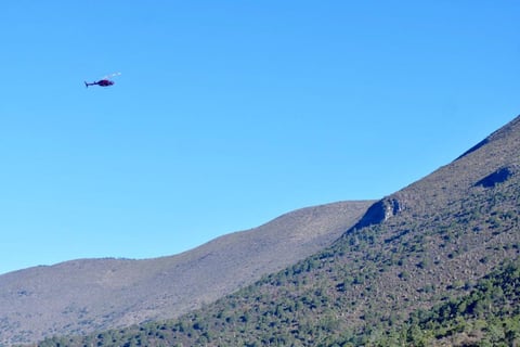 Combaten incendio forestal en Sierra de Arteaga