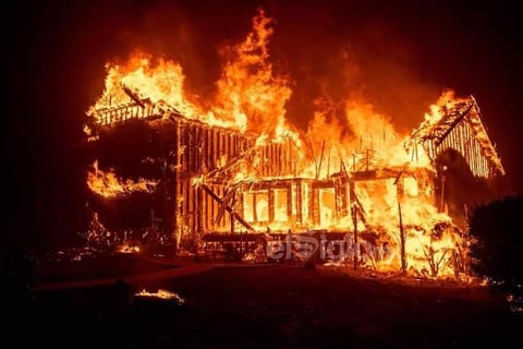 Combaten incendio forestal en Sierra de Arteaga