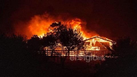 Combaten incendio forestal en Sierra de Arteaga