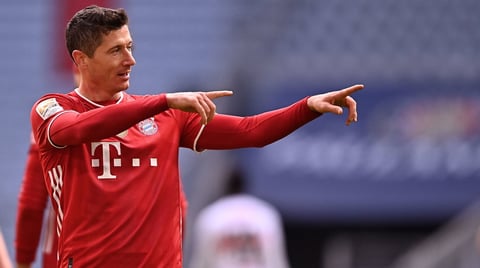 El Bayern jugó con 10 hombres desde el minuto 11 por la expulsión de Alphonso Davies