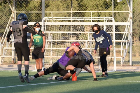 Fue durante la noche del pasado sábado, que los equipos Auténticos Bulls del Club Campestre San Isidro y Osos Grises saltaron al emparrillado del campo 7 en la Unidad Deportiva Torreón, para disputar la edición 2021 del Tazón Fuerza Por México, como se denominó a este evento que cristalizó el anhelo de numerosos deportistas, por volver a jugar el deporte que les apasiona.