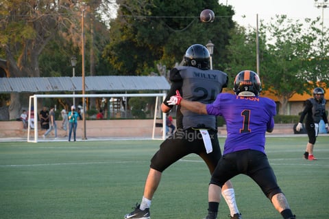 La segunda mitad fue de pesadilla para los Osos Grises, quienes no lograron registrar más puntos y en apenas la primera jugada, perdieron el balón con un fumble recuperado por la defensiva de los Bulls, dejando la mesa puesta para que “Lopus” lograra su tercera anotación del encuentro, mediante un acarreo de media yarda que puso las cosas 21 por 14, ya que hicieron buena la conversión de dos puntos, mediante una buena recepción de Nikima.