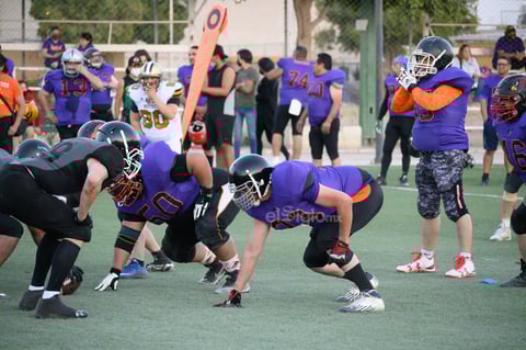 La segunda mitad fue de pesadilla para los Osos Grises, quienes no lograron registrar más puntos y en apenas la primera jugada, perdieron el balón con un fumble recuperado por la defensiva de los Bulls, dejando la mesa puesta para que “Lopus” lograra su tercera anotación del encuentro, mediante un acarreo de media yarda que puso las cosas 21 por 14, ya que hicieron buena la conversión de dos puntos, mediante una buena recepción de Nikima.