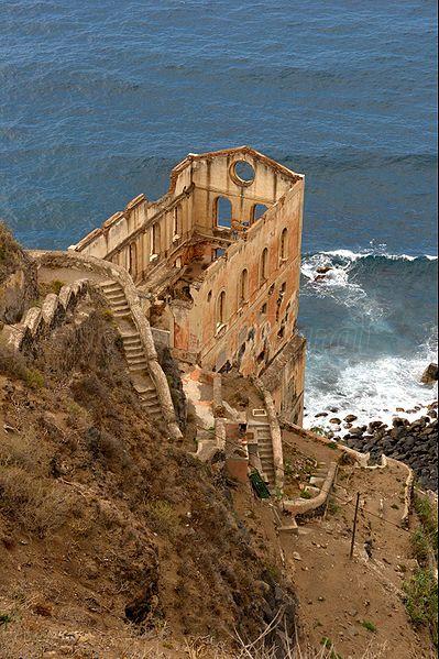 1. Elevador de aguas en Gordejuela
En Tenerife, España, hay un edificio de 1903. Un antiguo complejo industrial que fue de los primeros alojamientos para trabajadores.