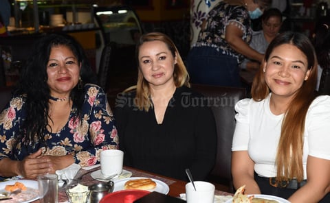 25032021 Leticia Hernández, Claudia Hurtado y Rosa María Sánchez.
