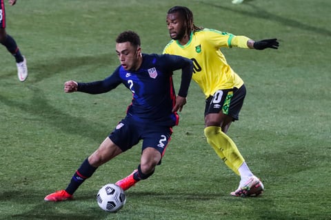 Victor Claesson firma victoria de Suecia frente a Georgia