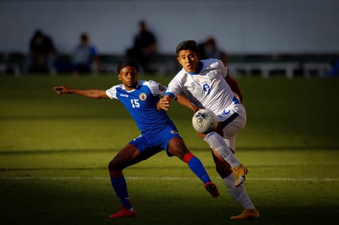 Joshua Pérez anota doblete para el triunfo de El Salvador sobre Haití