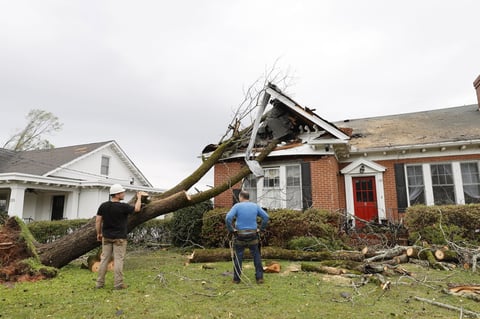 Tornados azotan Alabama; Hay 5 muertos y varios heridos