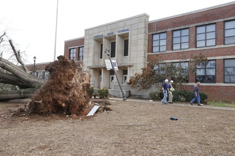 Tornados azotan Alabama; Hay 5 muertos y varios heridos