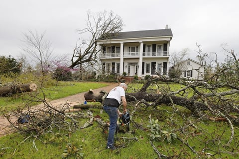 Tornados azotan Alabama; Hay 5 muertos y varios heridos