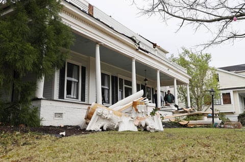 Tornados azotan Alabama; Hay 5 muertos y varios heridos