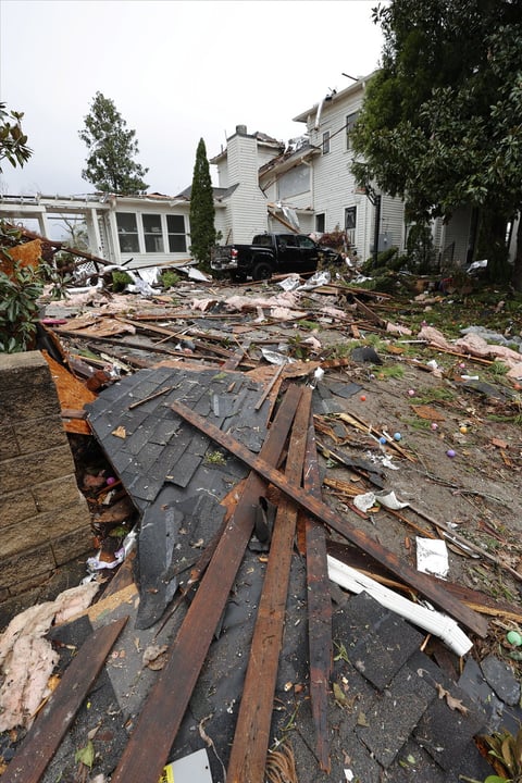 Tornados azotan Alabama; Hay 5 muertos y varios heridos