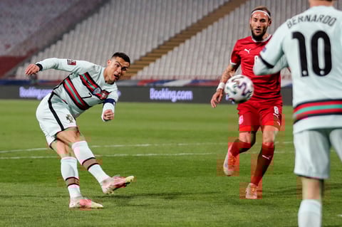 Cristiano Ronaldo estalla por un gol anulado y tira su brazalete