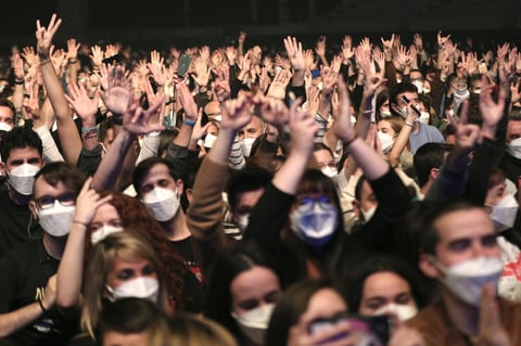 Love of Lesbian celebra el primer concierto masivo y sin sana distancia en Barcelona