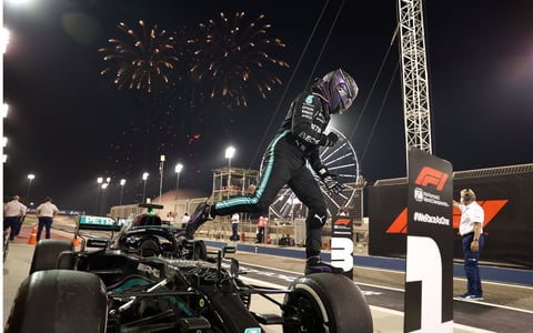 Red Bull dominó el viernes y el sábado, pero en la carrera sobre el Circuito de Sakhir, el siete veces campeón del mundo 'robó' lo que parecía hecho en los días previos. Mensaje directo del inglés, de Mercedes, rumbo a su octava corona.