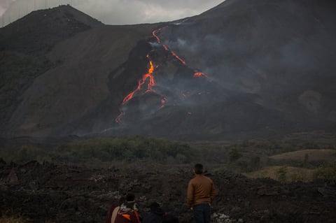 Mantiene actividad volcán Pocayá en Guatemala