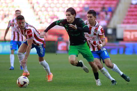 Santos Laguna empata ante Chivas en el Akron