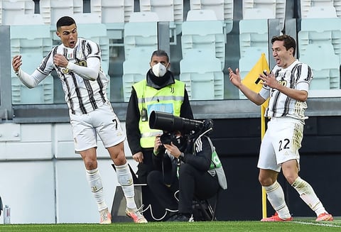 Cristiano y Dybala hunden al Nápoles en victoria de Serie A