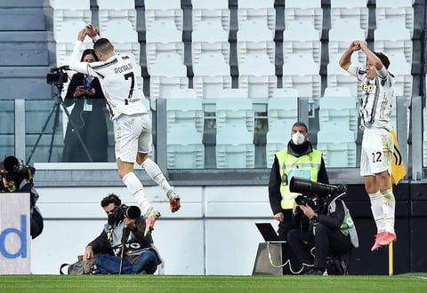 Cristiano y Dybala hunden al Nápoles en victoria de Serie A