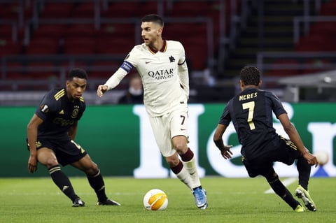 Lorenzo Pellegrini y Roger Ibáñez remontaron el marcador ante el Ajax 