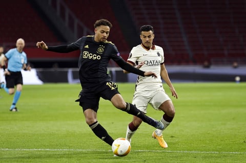 Lorenzo Pellegrini y Roger Ibáñez remontaron el marcador ante el Ajax 