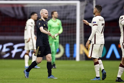 Lorenzo Pellegrini y Roger Ibáñez remontaron el marcador ante el Ajax 