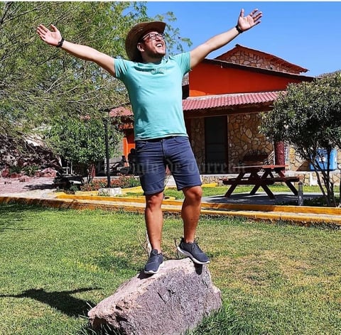 09042021 José Julián Salazar Olivares estuvo de visita en la ciudad de Parras, Coahuila.