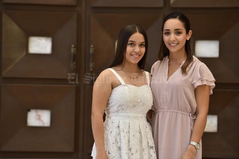 10042021 Ana Karen Chávez con su madrina Ana Paola.