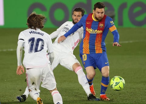 Real Madrid, líder provisional de LaLiga tras imponerse a la lluvia y al Barcelona