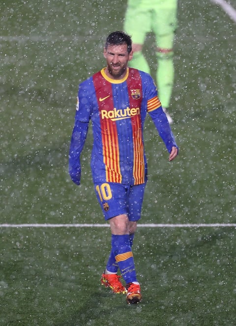 Real Madrid, líder provisional de LaLiga tras imponerse a la lluvia y al Barcelona