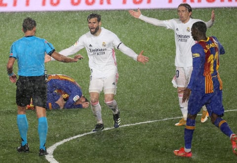 Real Madrid, líder provisional de LaLiga tras imponerse a la lluvia y al Barcelona