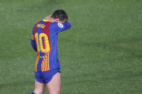 Real Madrid, líder provisional de LaLiga tras imponerse a la lluvia y al Barcelona