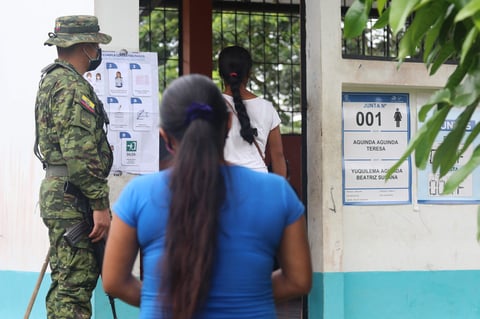 Inicia jornada electoral en Ecuador para elegir presidente