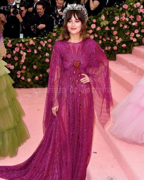 13042021 CLÁSICO.  El estilo de Dakota Johnson, tanto en la alfombra como en su día a día, se ha caracterizado por mantenerse vintage y fuerte.