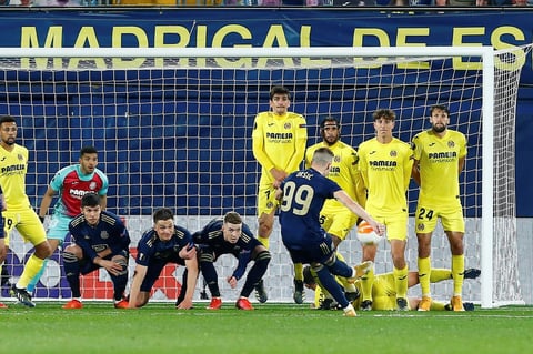 Un Villarreal superior clasifica a semifinales de la Europa League