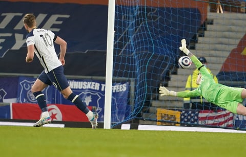 Harry Kane salva al Tottenham con empate ante Everton
