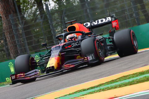  El mexicano partirá el GP Emilia-Romaña desde la primera fila de la parrilla de salida, al firmar el segundo mejor tiempo en la clasificación.